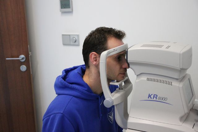 Pedro Llompart pasa revisión ocular en Clínicas Oftalmológicas Centrofama - 3, Foto 3