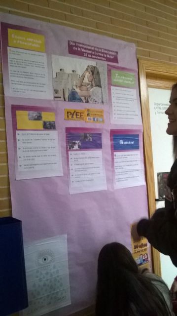 La Concejalía de Juventud de Molina de Segura conmemora el Día Internacional de la Eliminación de la Violencia hacia la Mujer con la instalación de un mural en los centros de Educación Secundaria - 1, Foto 1
