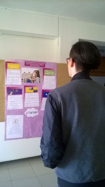 La Concejalía de Juventud de Molina de Segura conmemora el Día Internacional de la Eliminación de la Violencia hacia la Mujer con la instalación de un mural en los centros de Educación Secundaria - 2, Foto 2