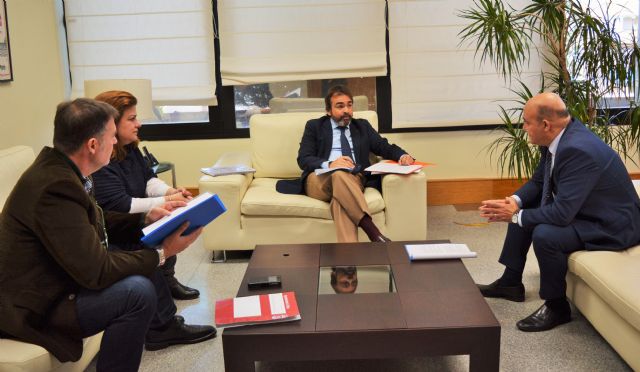 El consejero de Fomento y el alcalde de Cieza analizan el estado de las infraestructuras viarias del municipio - 1, Foto 1