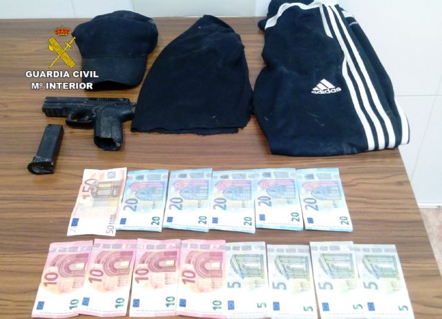 La Guardia Civil localiza y detiene a los dos presuntos atracadores de una gasolinera en El Albujón - 2, Foto 2