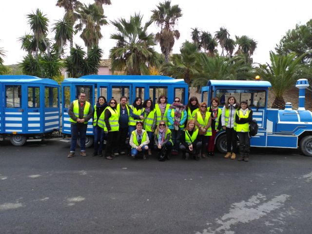 Los alumnos del Programa Mixto de Empleo y Formación visitan un Centro de Tratamientos de Residuos - 1, Foto 1