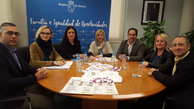 La consejera de Familia e Igualdad de Oportunidades se reúne con el presidente de CSIF - 1, Foto 1