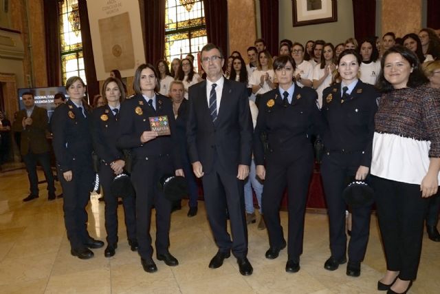 El Equipo de Protección a la Familia de la Policía Local y la asociación Avanza sin Miedo, premios ´Murcia en Igualdad´ - 1, Foto 1