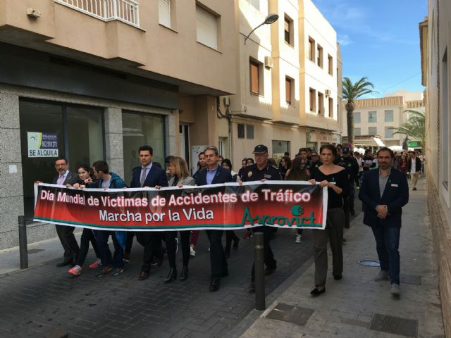 Estudiantes de Secundaria participan en una Marcha contra los accidentes de Tráfico - 2, Foto 2