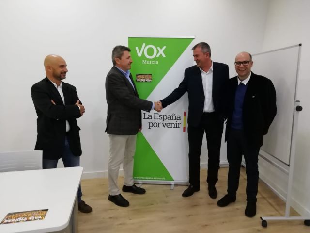VOX da la bienvenida al concejal del Ayuntamiento de San Pedro del Pinatar Pedro Fenol Andreu - 2, Foto 2