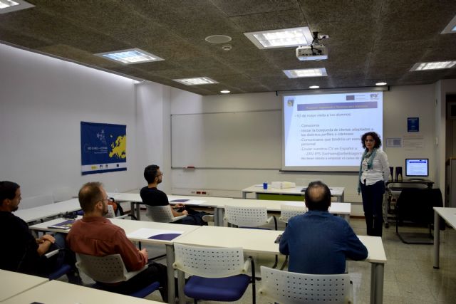 Enfermeros, farmacéuticos y cuidadores, los perfiles más buscados en España por los países de la UE - 1, Foto 1