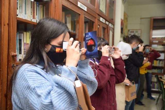 Reparto en institutos de gafas de visión 360 y 3D para divulgar y concienciar con la app de la UPCT - 1, Foto 1