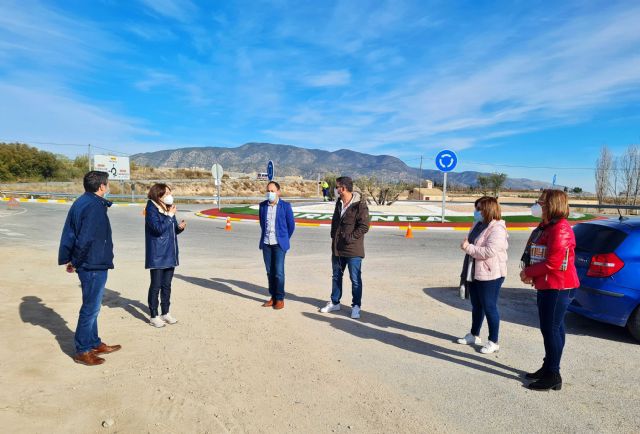 Las siete rotondas de acceso a las pedanías de Caravaca mejoran su imagen con un programa de empleo público dirigido por el Ayuntamiento - 3, Foto 3