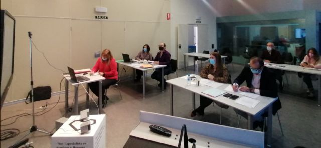 La Comunidad convoca 828 plazas para las oposiciones de Educación Secundaria en 2021 - 2, Foto 2