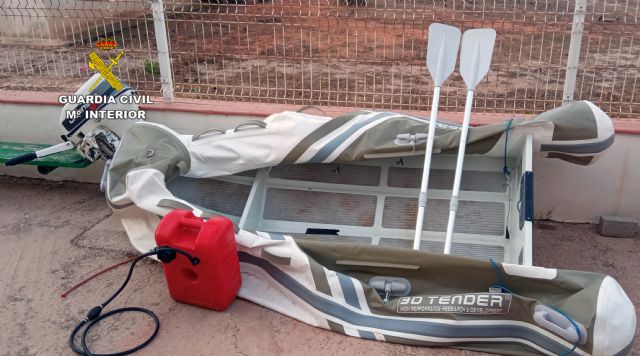 La Guardia Civil recupera una embarcación auxiliar sustraída a un matrimonio suizo que viajaba en un velero - 1, Foto 1