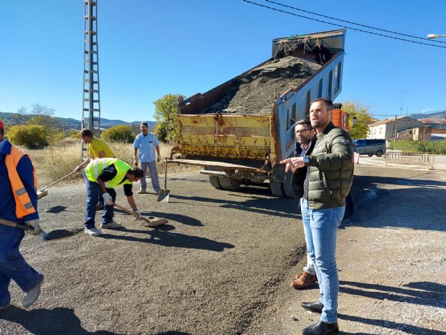 El Ayuntamiento de Caravaca realiza obras de mejora y asfaltado en el Camino de la Estación - 1, Foto 1