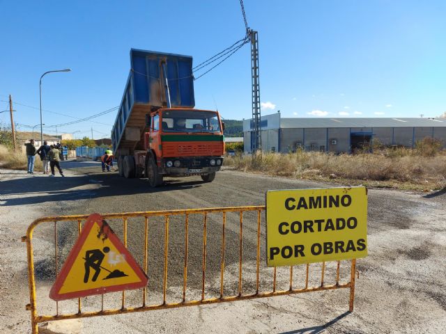 El Ayuntamiento de Caravaca realiza obras de mejora y asfaltado en el Camino de la Estación - 2, Foto 2