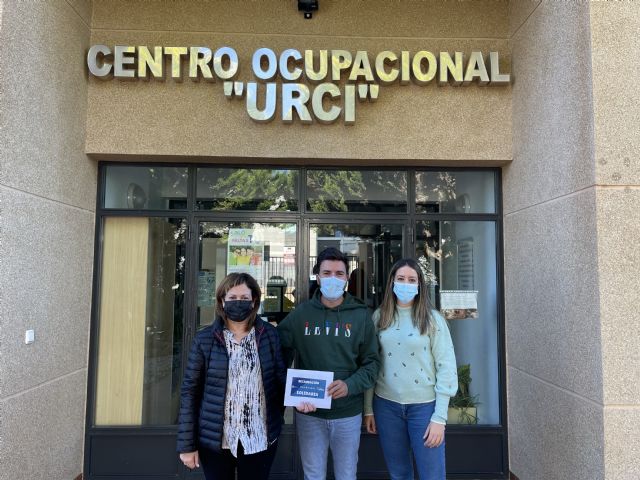 NNGG entrega un cheque con el dinero recaudado en la ruta solidaria del octubre joven al Centro Ocupacional Urci - 1, Foto 1