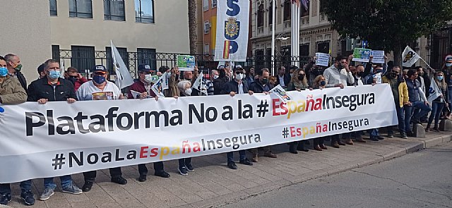 Concentración en Murcia de policías y guardias civiles contra la reforma de la ley mordaza: Sánchez dimisión - 1, Foto 1