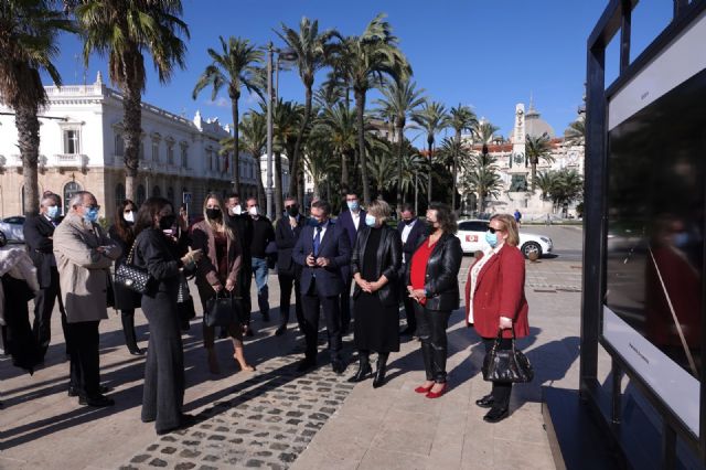 El puerto de Cartagena acoge la exposición fotográfica 'anónimos imprescindibles' - 1, Foto 1