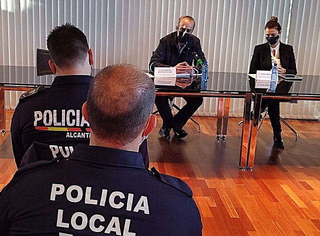 La Comunidad expone los programas reconocidos en la III edición de los Premios Nacionales a las Buenas Prácticas - 1, Foto 1