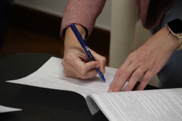 El Ayuntamiento y la Agrupacin Musical suman para promocionar la cultura en Alhama, Foto 2