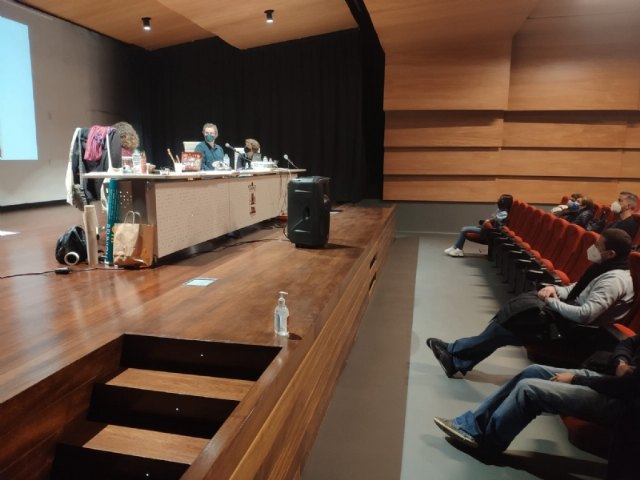 El centro de adultos reflexiona sobre la lectura y la escritura a travs del tiempo, Foto 3