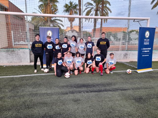 UCAM Cartagena inicia en Los Dolores un programa europeo para enseñar a jóvenes a entrenarfútbol - 2, Foto 2