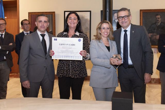 La Universidad de Murcia entrega a los ayuntamientos de Cartagena y Alcantarilla el sello ELOGE que reconoce la excelencia en la gobernanza municipal - 1, Foto 1