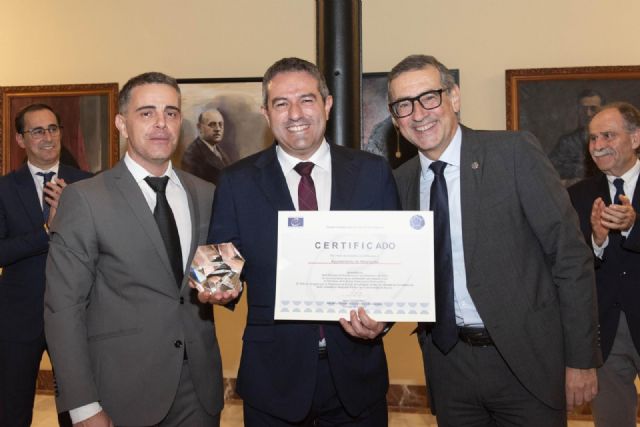 La Universidad de Murcia entrega a los ayuntamientos de Cartagena y Alcantarilla el sello ELOGE que reconoce la excelencia en la gobernanza municipal - 2, Foto 2