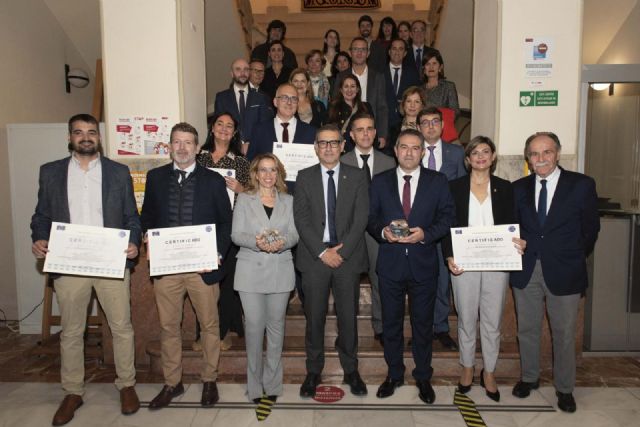La Universidad de Murcia entrega a los ayuntamientos de Cartagena y Alcantarilla el sello ELOGE que reconoce la excelencia en la gobernanza municipal - 3, Foto 3