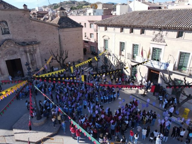 Cometas al vuelo por la libertad para conmemorar el Día Internacional de la Eliminación de la Violencia contra las Mujeres (25-N), Foto 1