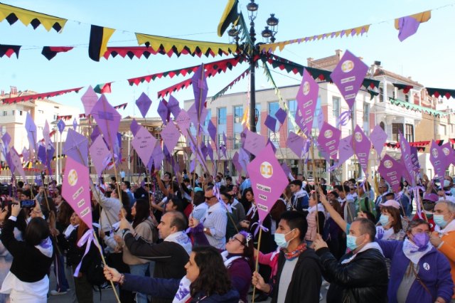 Cometas al vuelo por la libertad para conmemorar el Día Internacional de la Eliminación de la Violencia contra las Mujeres (25-N), Foto 2