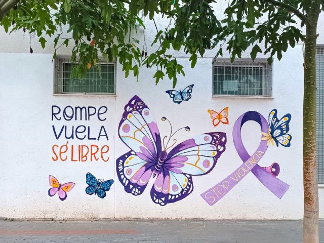 Un minuto de silencio, manifiesto contra el maltrato y una campaña basada en mariposas para el 25 de noviembre - 4, Foto 4