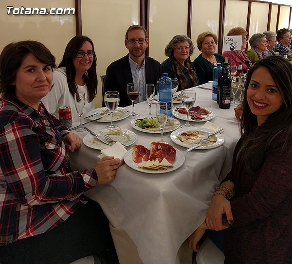 La Asociación de Amas de Casa de las Tres Avemarías celebró su tradicional comida de Navidad - 3, Foto 3