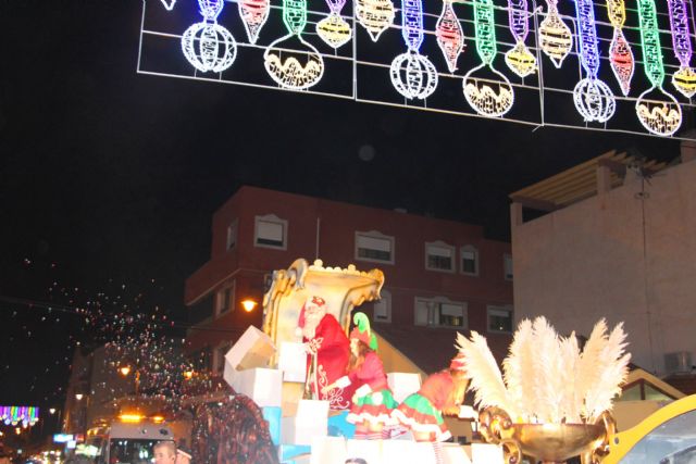 Papá Noel recorre las calles de San Pedro del Pinatar en el desfile Fantasía de Navidad - 2, Foto 2