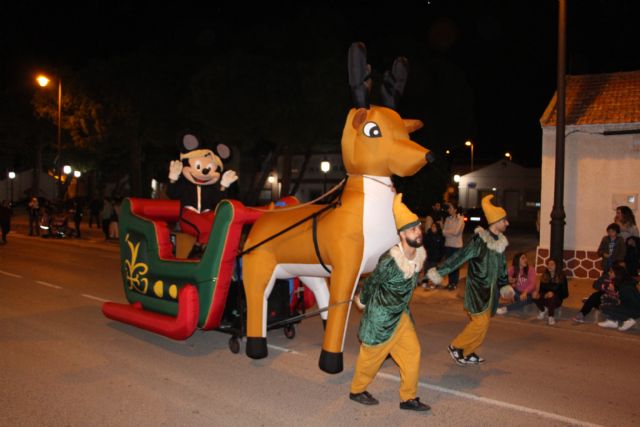 Papá Noel recorre las calles de San Pedro del Pinatar en el desfile Fantasía de Navidad - 4, Foto 4