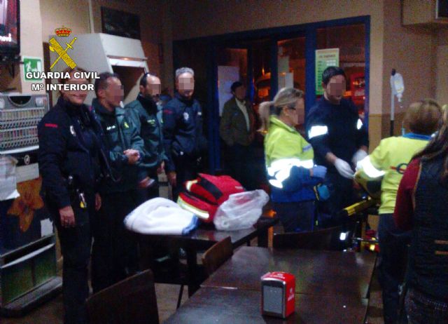 Dos guardias civiles salvan la vida a un hombre tras sufrir un infarto en La Aljorra - 1, Foto 1