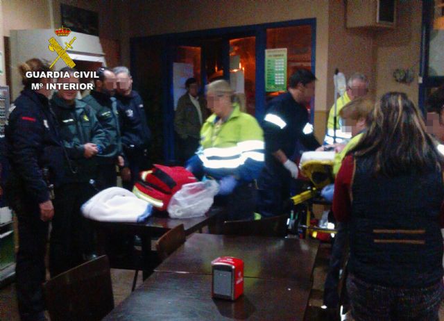 Dos guardias civiles salvan la vida a un hombre tras sufrir un infarto en La Aljorra - 2, Foto 2