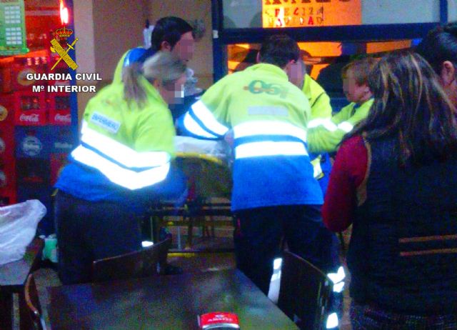 Dos guardias civiles salvan la vida a un hombre tras sufrir un infarto en La Aljorra - 4, Foto 4