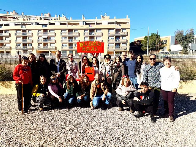 Mensajeros reales, entrega de juguetes y gran chocolatada, en la V Navidad Solidaria de Juventudes Socialistas con el CDIAT Fina Navarro de Lorca - 4, Foto 4