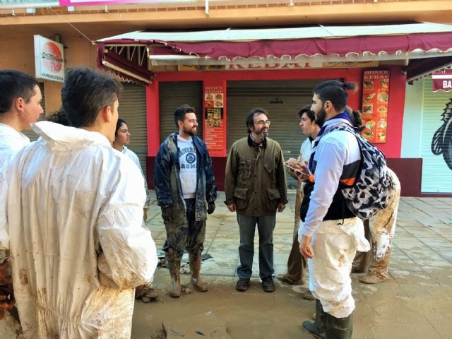 Más de mil voluntarios participan en una jornada solidaria para limpiar viviendas, instalaciones y calles afectadas por las lluvias en Los Alcázares - 2, Foto 2