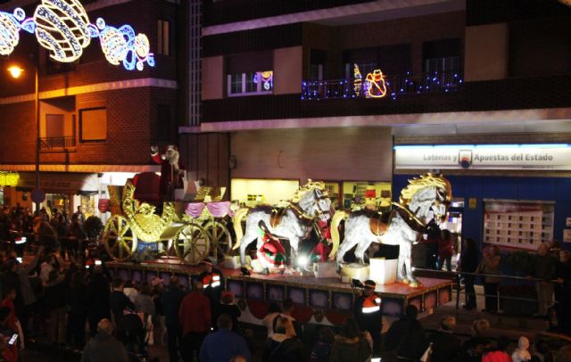Papa Noel llega a San Pedro del Pinatar en el desfile Fantasía de Navidad - 1, Foto 1