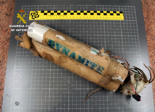 La Guardia Civil retira un artefacto explosivo simulado en una mina - 3, Foto 3