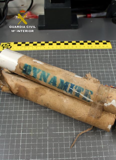 La Guardia Civil retira un artefacto explosivo simulado en una mina - 4, Foto 4