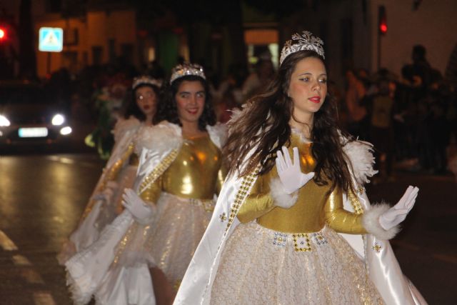 Papá Noel recorre las calles de San Pedro del Pinatar en el desfile “Fantasía de Navidad” - 1, Foto 1