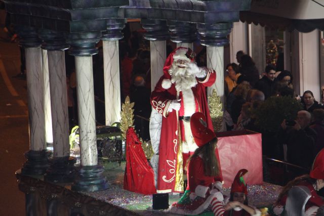 Papá Noel recorre las calles de San Pedro del Pinatar en el desfile “Fantasía de Navidad” - 4, Foto 4