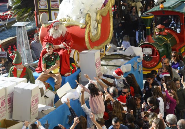 Papá Noel recorre Murcia en un gran desfile con 500 bailarines, elfos y personajes infantiles - 2, Foto 2