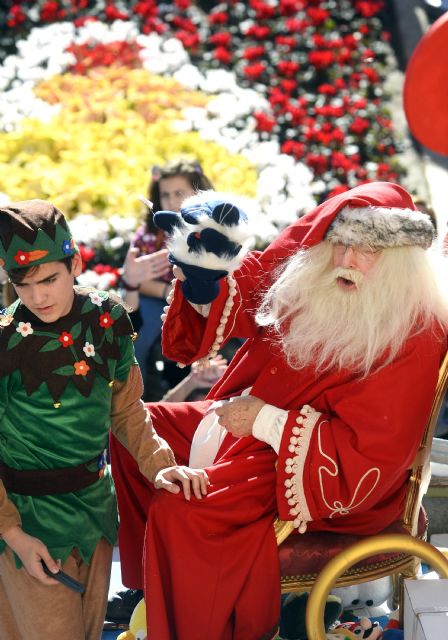 Papá Noel recorre Murcia en un gran desfile con 500 bailarines, elfos y personajes infantiles - 3, Foto 3