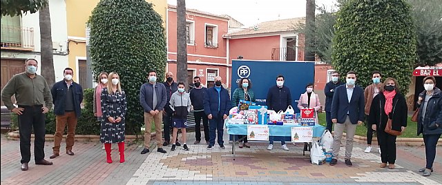 Gran respuesta solidaria de los torreños en la campaña navideña de recogida de alimentos y juguetes impulsada por NNGG - 1, Foto 1