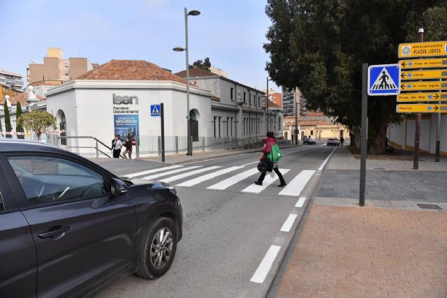 Se refuerza la seguridad vial en el paso sobre el puente del Barrio de la Concepción con más señalización y reductores de velocidad - 1, Foto 1