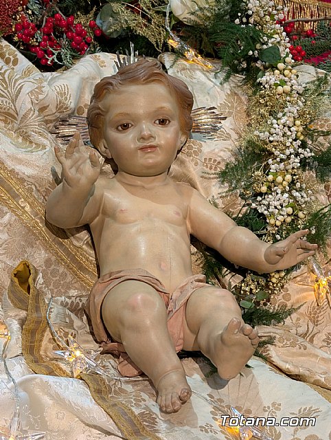 La Parroquia de Santiago el Mayor presenta un altar navideño cargado de simbolismo teológico y belleza, Foto 3