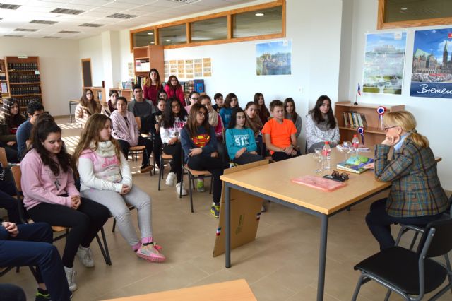 Los alumnos de 1° de ESO del IES La Florida disfrutan de un cuentacuentos en francés gracias al Consulado galo - 1, Foto 1