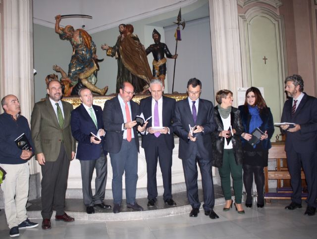 El presidente de la Comunidad interviene en la presentación del libro ´Los Misterios de Salzillo´, obra del cronista oficial de Murcia, Antonio Botías - 1, Foto 1